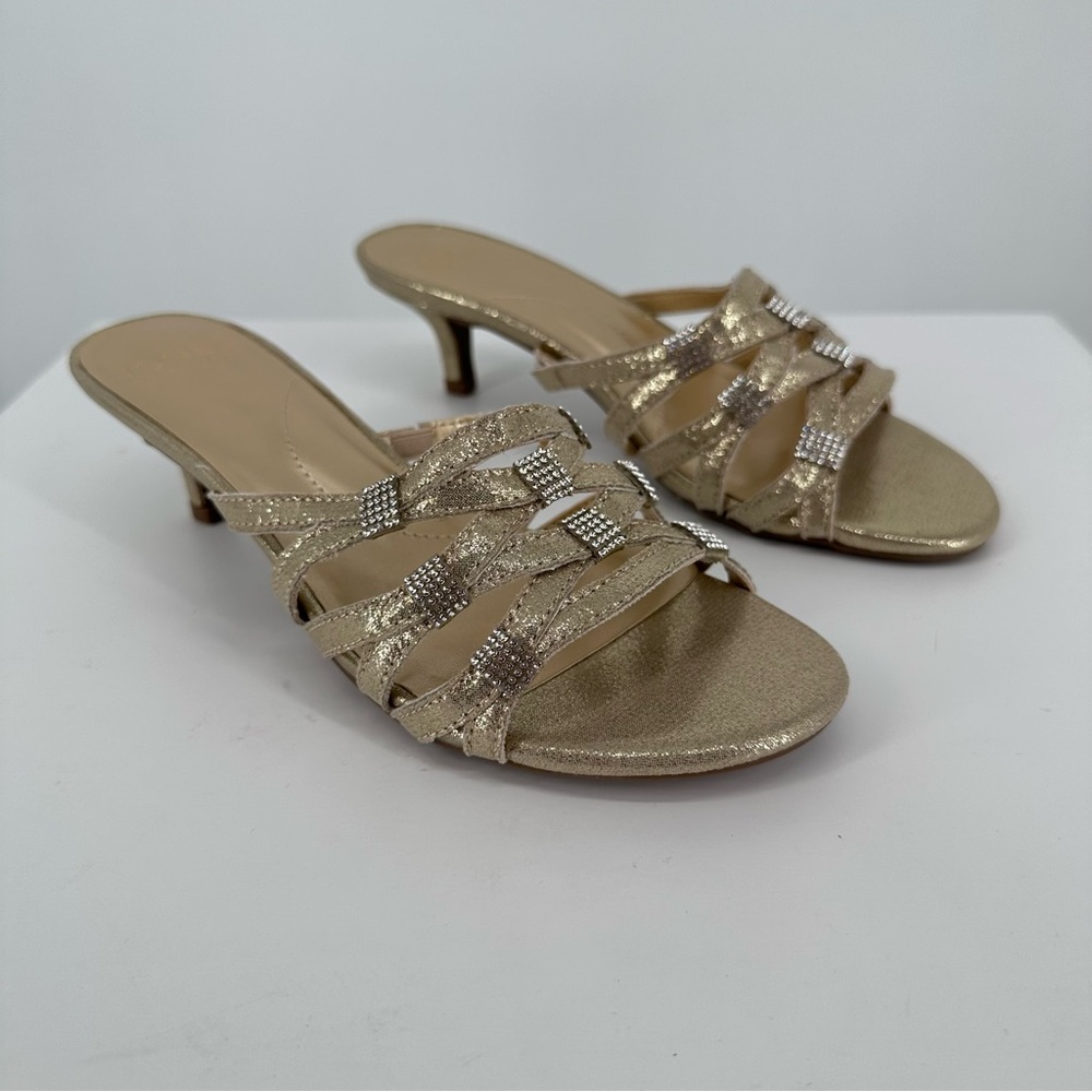 Jones New York Kaleena Embellished Kitten Heel Dress Sandals size 6 Light Gold